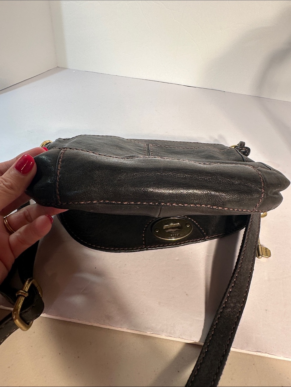 Vtg Fossil Carson Flap Saddle Bag/Purse Black Adjust Strap Crossbody Key Charm - Picture 15 of 15